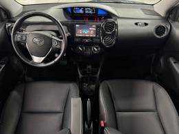 TOYOTA - ETIOS - 2018/2018 - Branca - R$ 72.900,00
