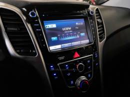 HYUNDAI - I30 - 2014/2015 - Branca - R$ 71.900,00