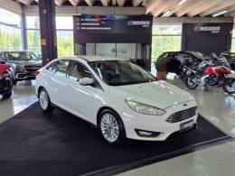 FORD - FOCUS - 2015/2016 - Branca - R$ 64.900,00