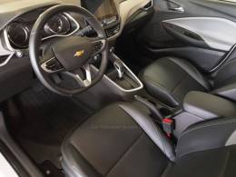 CHEVROLET - ONIX - 2021/2022 - Branca - R$ 89.900,00