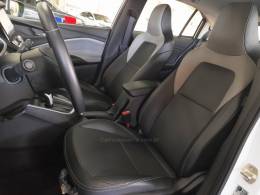 CHEVROLET - ONIX - 2021/2022 - Branca - R$ 89.900,00