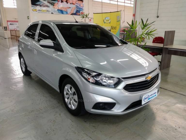 CHEVROLET - ONIX - 2019/2019 - Prata - R$ 55.900,00