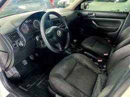 VOLKSWAGEN - GOLF - 2002/2002 - Branca - R$ 28.900,00