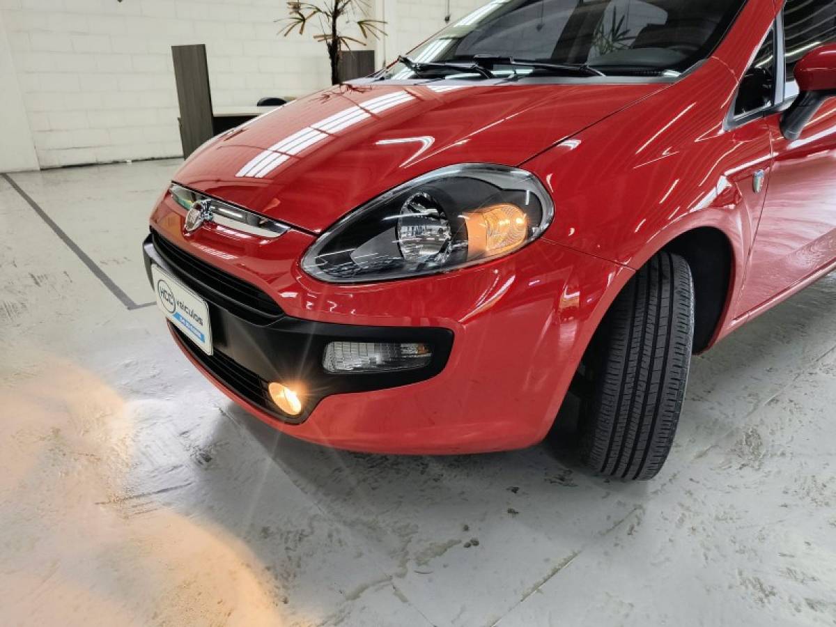 FIAT - PUNTO - 2015/2016 - Vermelha - R$ 47.900,00