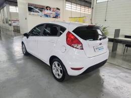 FORD - FIESTA - 2015/2016 - Branca - R$ 50.900,00