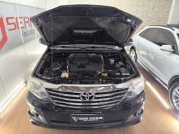 TOYOTA - HILUX SW4 - 2012/2012 - Preta - R$ 126.900,00