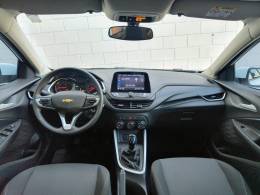 CHEVROLET - ONIX - 2024/2024 - Branca - R$ 81.900,00