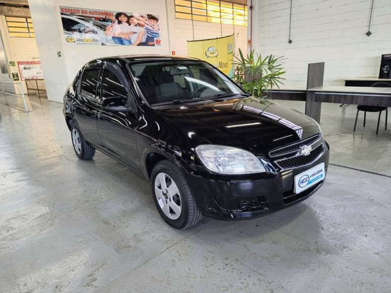 CHEVROLET - PRISMA - 2011/2012 - Preta - R$ 29.900,00