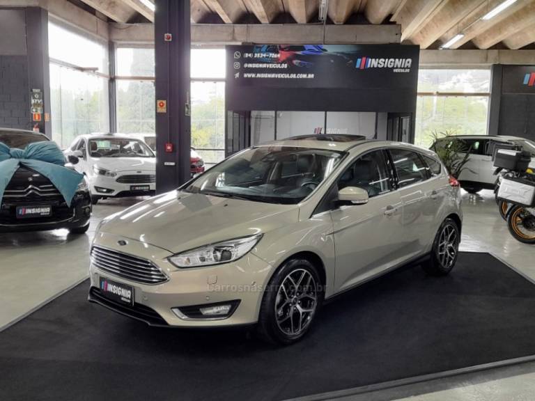 FORD - FOCUS - 2015/2016 - Prata - R$ 71.900,00