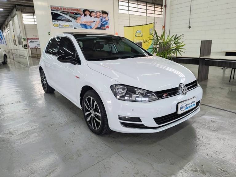 VOLKSWAGEN - GOLF - 2014/2015 - Branca - R$ 85.900,00