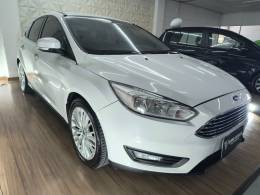 FORD - FOCUS - 2015/2016 - Branca - R$ 64.900,00