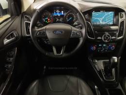 FORD - FOCUS - 2017/2018 - Branca - R$ 79.900,00
