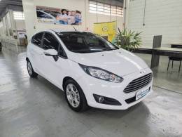 FORD - FIESTA - 2015/2016 - Branca - R$ 50.900,00