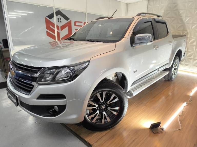 CHEVROLET - S10 - 2017/2018 - Prata - R$ 145.900,00