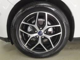 FORD - FOCUS - 2017/2018 - Branca - R$ 79.900,00