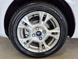 FORD - FIESTA - 2015/2016 - Branca - R$ 49.900,00