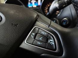 FORD - FOCUS - 2015/2016 - Branca - R$ 64.900,00