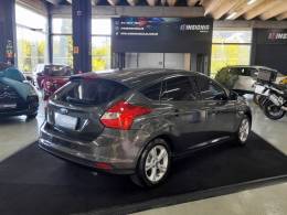 FORD - FOCUS - 2014/2015 - Cinza - R$ 56.900,00