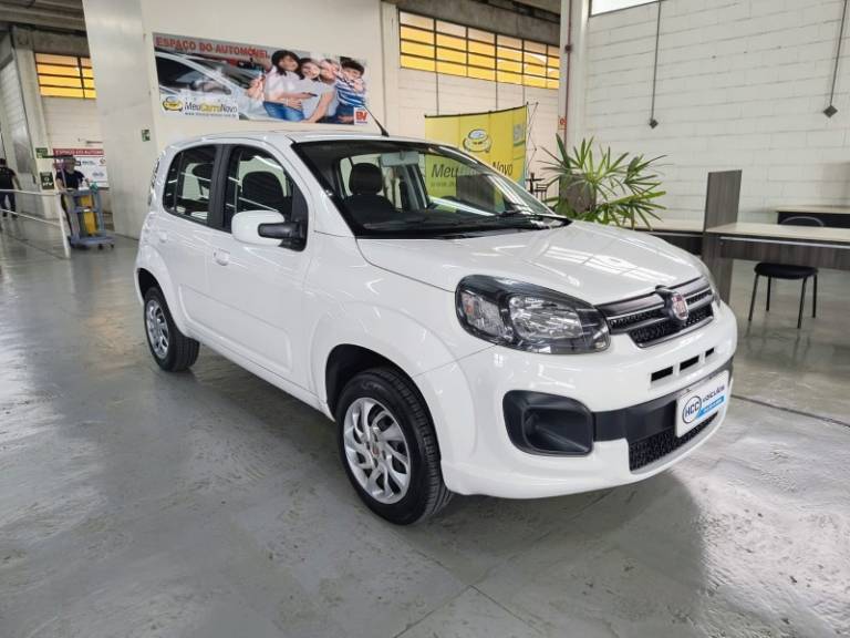 FIAT - UNO - 2020/2021 - Branca - R$ 49.900,00
