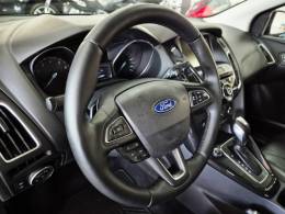 FORD - FOCUS - 2015/2016 - Branca - R$ 64.900,00