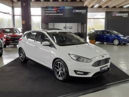 FORD - FOCUS - 2017/2018 - Branca - R$ 79.900,00