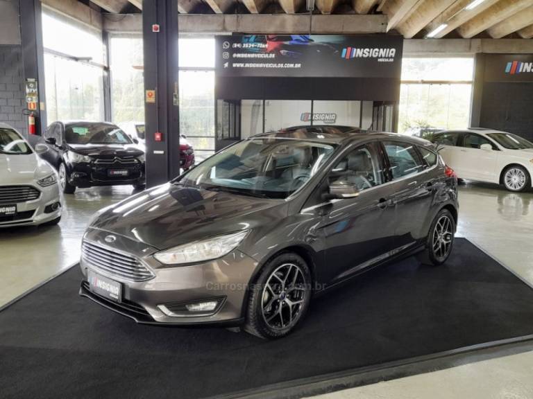 FORD - FOCUS - 2016/2017 - Cinza - R$ 72.900,00