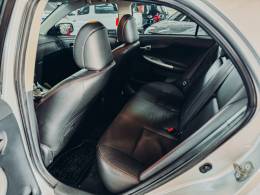 TOYOTA - COROLLA - 2013/2014 - Prata - R$ 74.900,00