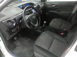 TOYOTA - ETIOS - 2019/2020 - Branca - R$ 61.900,00