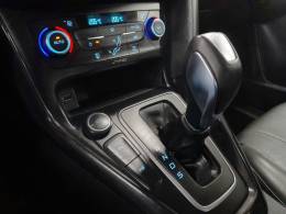 FORD - FOCUS - 2017/2018 - Branca - R$ 79.900,00