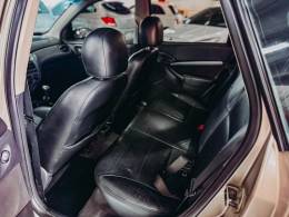 FORD - FOCUS - 2006/2006 - Prata - R$ 27.900,00