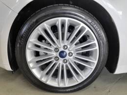 FORD - FUSION - 2015/2016 - Branca - R$ 92.900,00