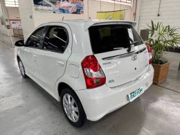 TOYOTA - ETIOS - 2018/2018 - Branca - R$ 72.900,00