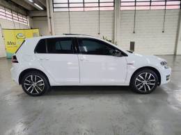 VOLKSWAGEN - GOLF - 2014/2015 - Branca - R$ 85.900,00