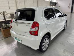 TOYOTA - ETIOS - 2018/2018 - Branca - R$ 72.900,00