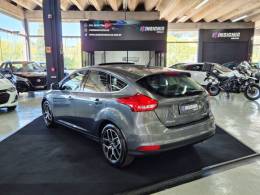 FORD - FOCUS - 2018/2019 - Cinza - R$ 87.900,00