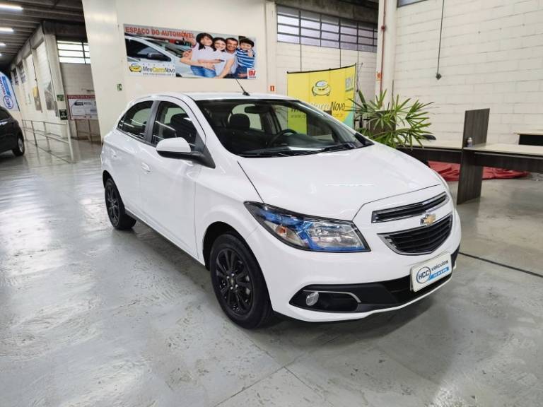 CHEVROLET - ONIX - 2014/2014 - Branca - R$ 54.900,00