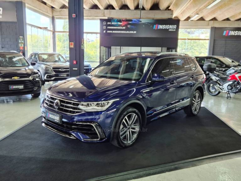 VOLKSWAGEN - TIGUAN - 2023/2024 - Azul - R$ 226.900,00