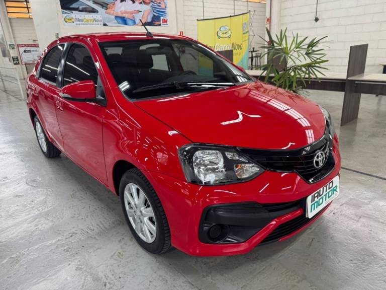 TOYOTA - ETIOS - 2019/2019 - Vermelha - R$ 67.900,00