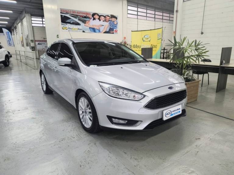 FORD - FOCUS - 2015/2016 - Prata - R$ 61.900,00