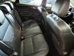 FORD - FOCUS - 2015/2016 - Branca - R$ 64.900,00