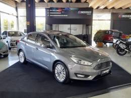 FORD - FOCUS - 2015/2016 - Cinza - R$ 69.900,00