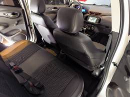 CHEVROLET - ONIX - 2017/2018 - Branca - R$ 62.900,00