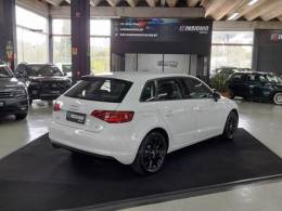 AUDI - A3 - 2013/2014 - Branca - R$ 76.900,00
