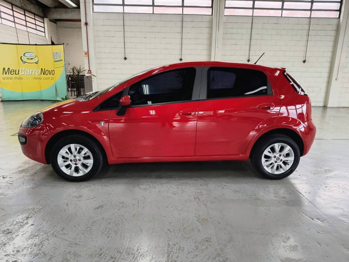 FIAT - PUNTO - 2015/2016 - Vermelha - R$ 47.900,00