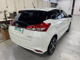 TOYOTA - YARIS - 2020/2020 - Branca - R$ 85.900,00