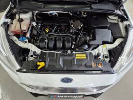 FORD - FOCUS - 2015/2016 - Branca - R$ 64.900,00