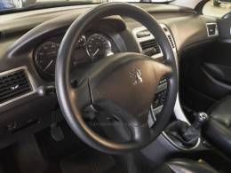 PEUGEOT - 307 - 2009/2010 - Preta - R$ 31.900,00