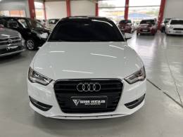 AUDI - A3 - 2013/2014 - Branca - R$ 95.900,00