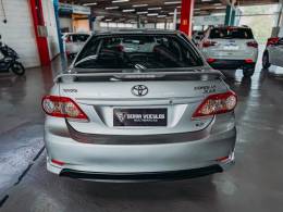 TOYOTA - COROLLA - 2013/2014 - Prata - R$ 74.900,00