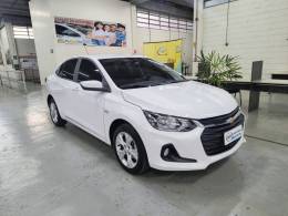 CHEVROLET - ONIX - 2023/2024 - Branca - R$ 89.900,00